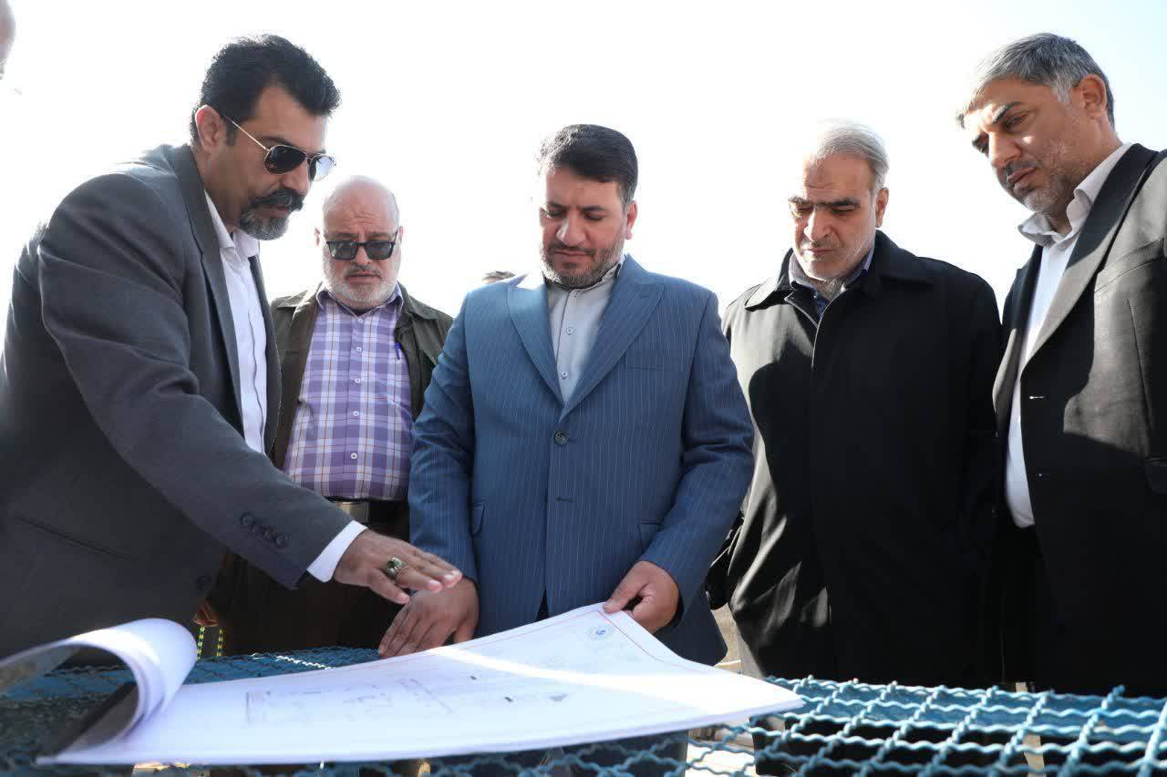 بازدید استاندار از پروژه‌های زیر ساختی حوزه گردشگری استان یزد